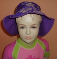 Baby Banz - klobouček s UV BABY květ fialový oboustranný 